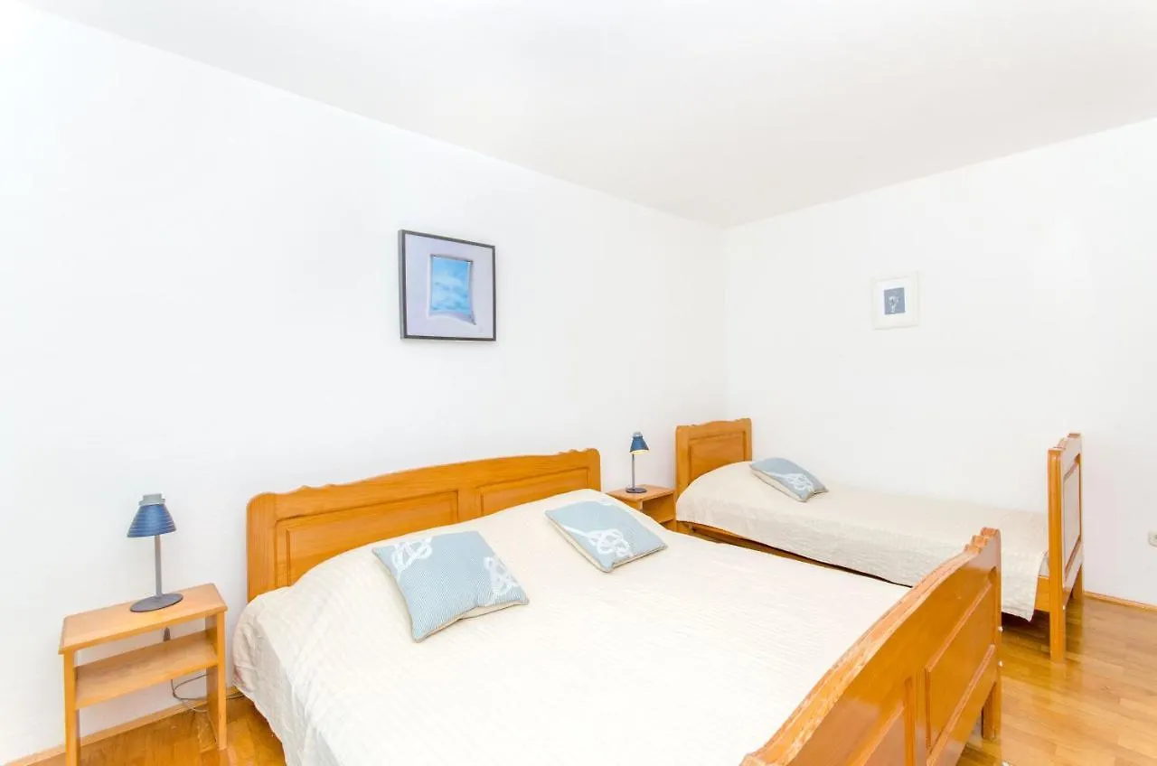 Apartments Bee Maja