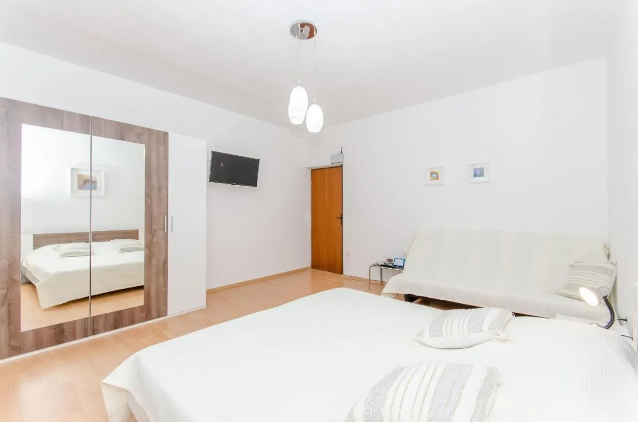 Apartments Bee Maja 0*, Trogir Croatia