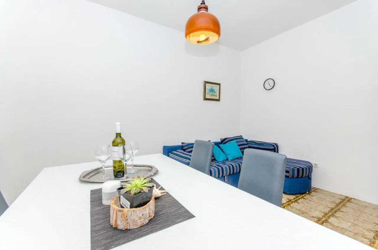 Apartments Bee Maja 0*, Trogir