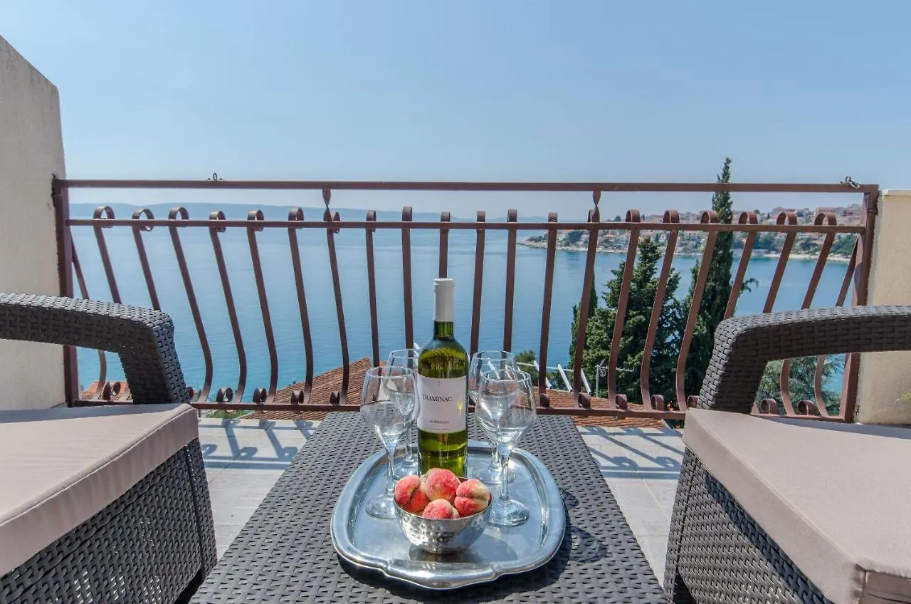 Apartments Bee Maja 0*, Trogir