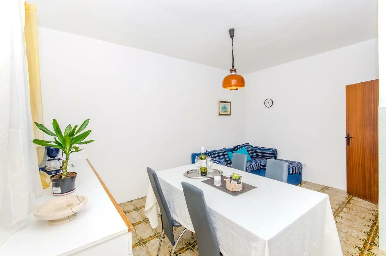 Apartments Bee Maja