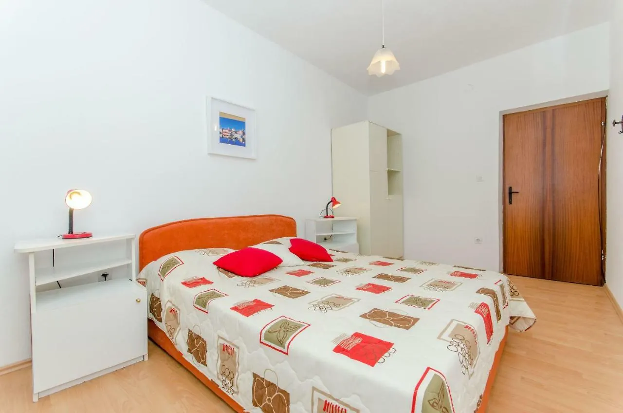 Apartments Bee Maja
