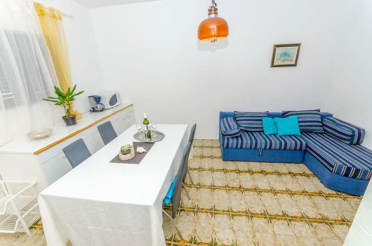 Apartments Bee Maja